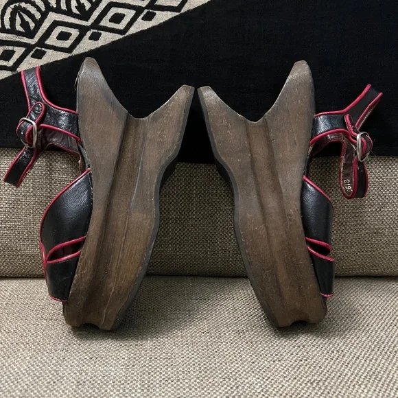 Vintage clothespin shoes. - Picture 12 of 16